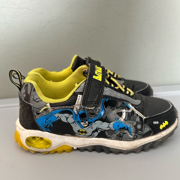 Toddler light-up Batman Sneakers - Picture 3 of 7